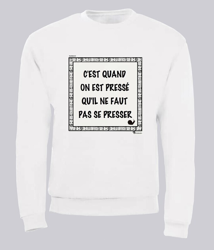 SWEAT PROVERBE ET CITATION MAROC TEMPS, COULEUR: BLANC, FOND MOTIF: BLANC