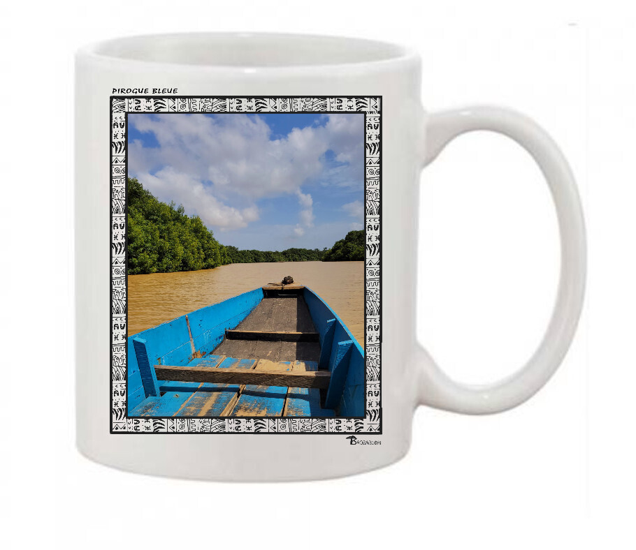 MUG FREESTYLE ART "PIROGUE BLEUE A ASSINIE"