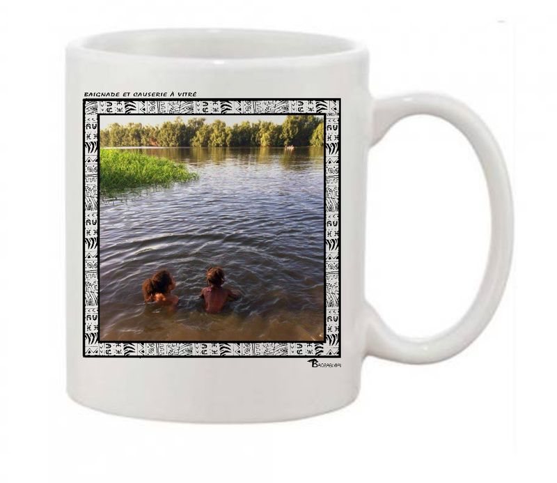 MUG FREESTYLE ART "CAUSERIE ET BAIGNADE A VITRÉ"