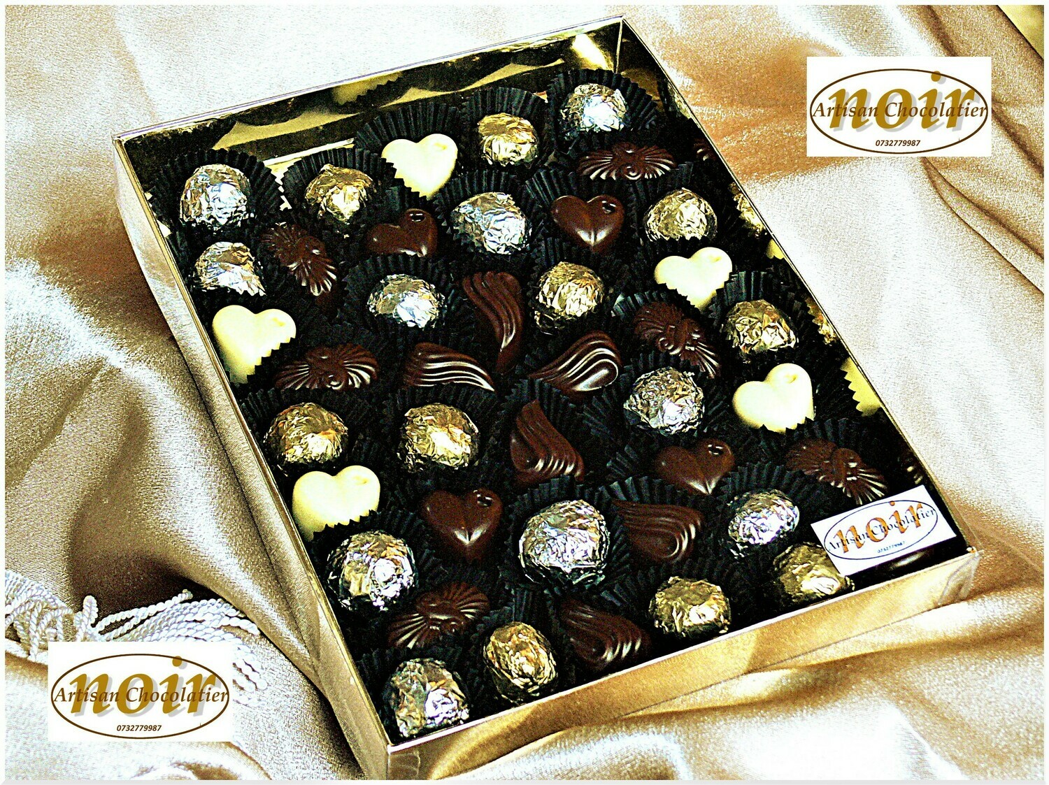 Ultra Luxury gold base glitter selection 42 Belgian truffle/chocolates selection. 500gr of pure bliss.