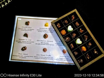 Glamorous 18 finest signature Noir Chocolates/Truffles Box