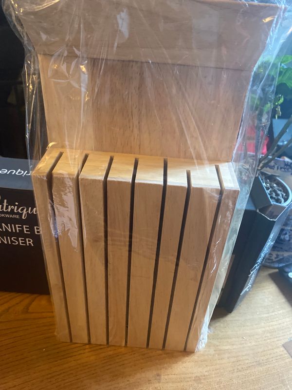 Wooden knife organiser