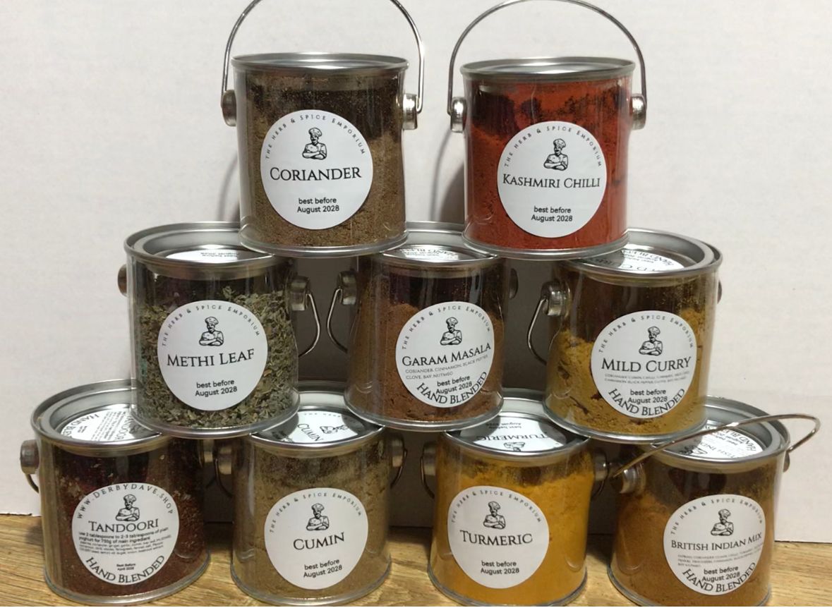 The curry kit 9 packs of the most used spices each pot contains 100g.