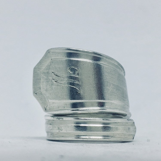 Anello SPIRALE INIZIALE &quot;M&quot; antica posata