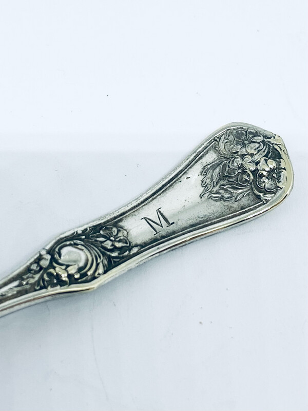 Anello INTERO INIZIALE &quot;M&quot; antica posata