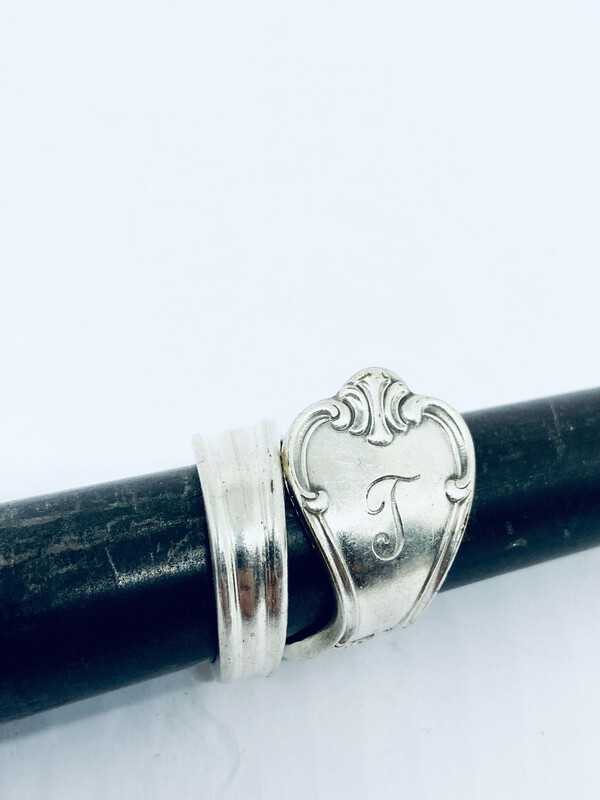 Anello SPIRALE INIZIALE “I” antica posata