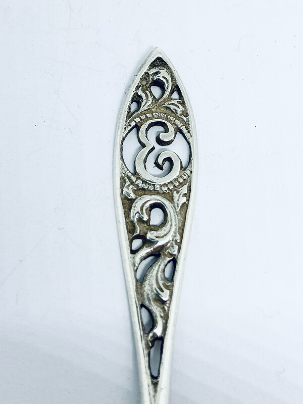 Anello SPIRALE TRAFORATA INIZIALE &quot;E&quot; antica posata