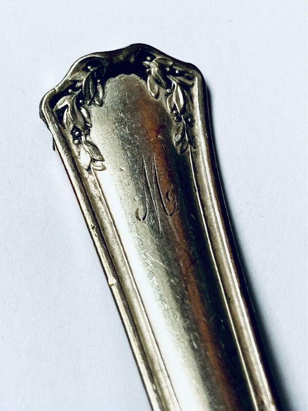 Anello SPIRALE INIZIALE &quot;M&quot; antica posata