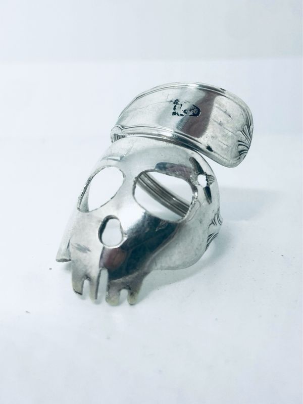 Anello INTERO TESCHIO antica posata in argento