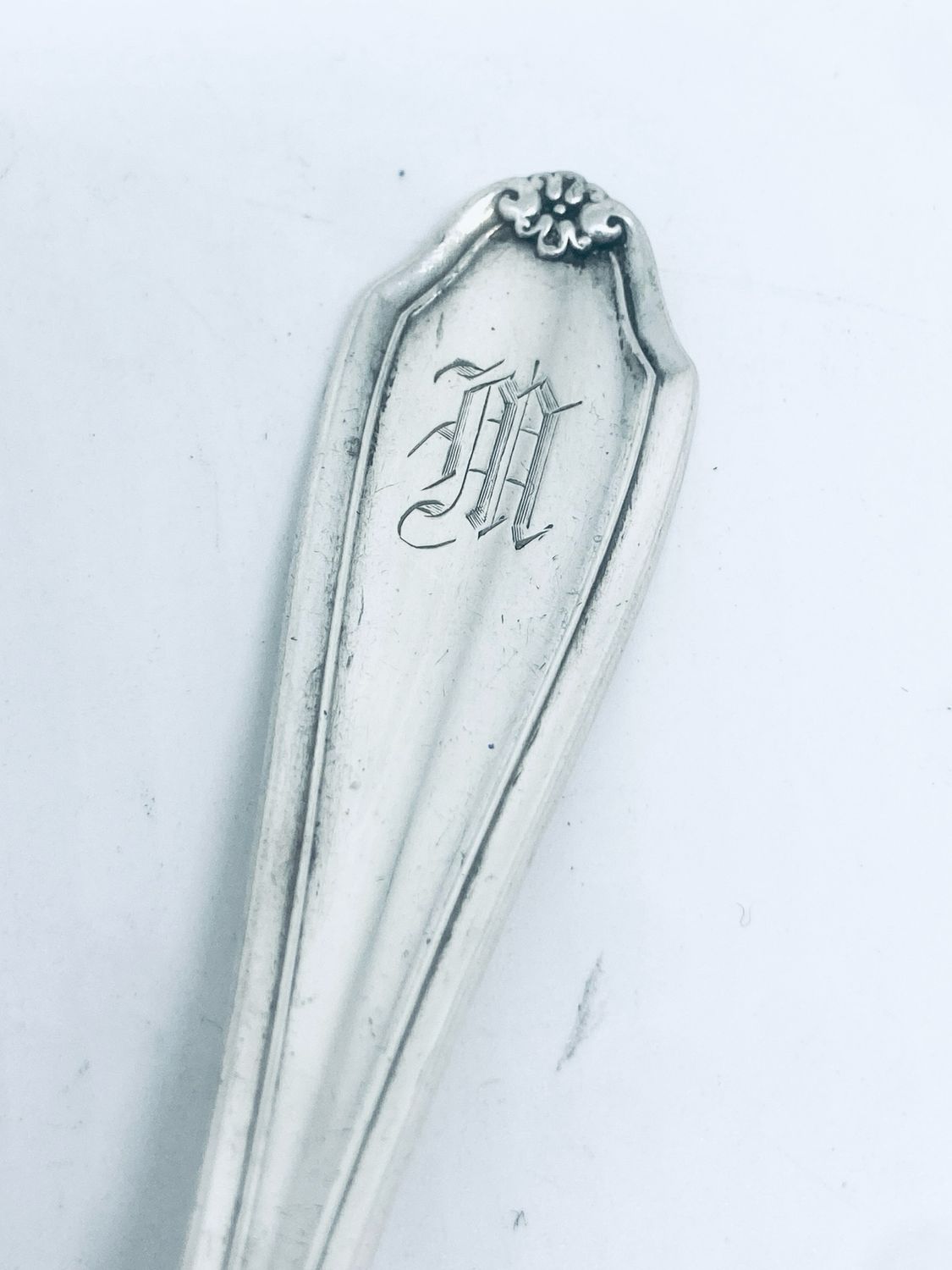 Anello SPIRALE INIZIALE &quot;M&quot; antica posata