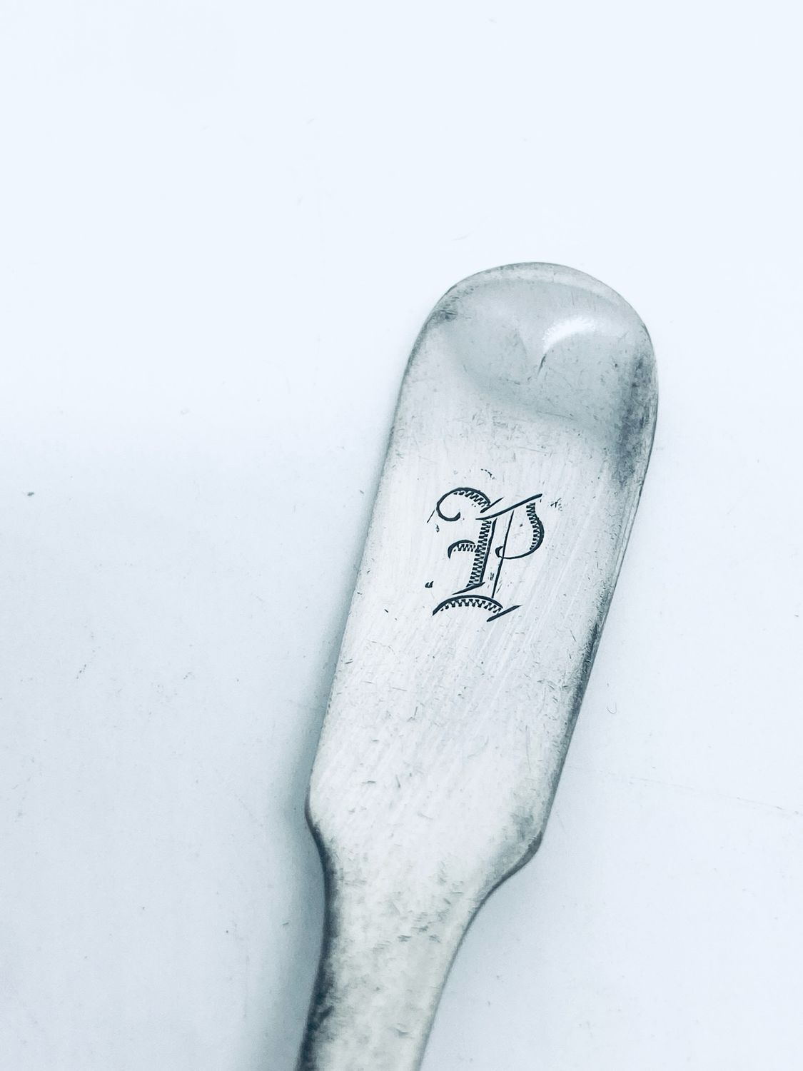 Anello SPIRALE INIZIALE &quot;P&quot; antica posata