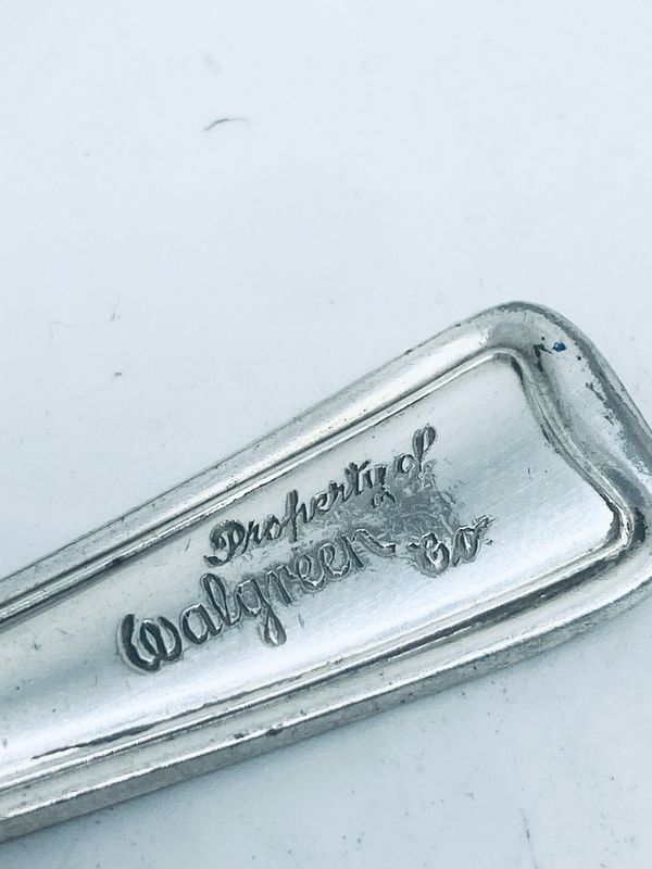 Anello “Property of Walgreen Co” antica posata