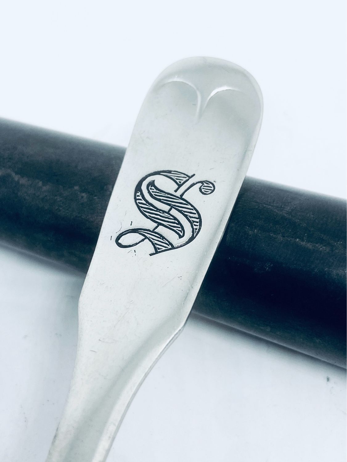 Anello FASCIA INIZIALE &quot;S&quot; antica posata