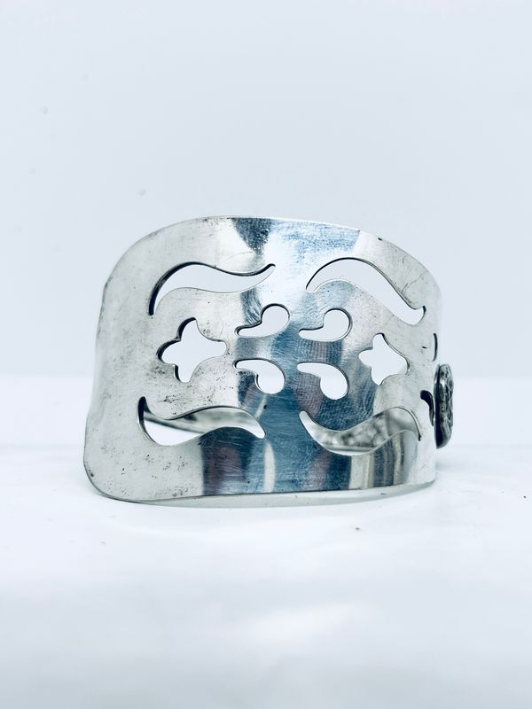 Bracciale RIGIDO (BANGLE) PALETTA DOLCE TRAFORATA  NARCISI antica posata
