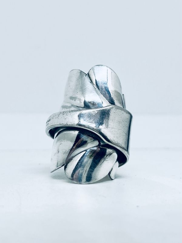 Anello Artigianale Modello INTERO “CONCHIGLIA” Realizzato con Manico di Antico Cucchiaino in Argento (Prima Metà del ’900)