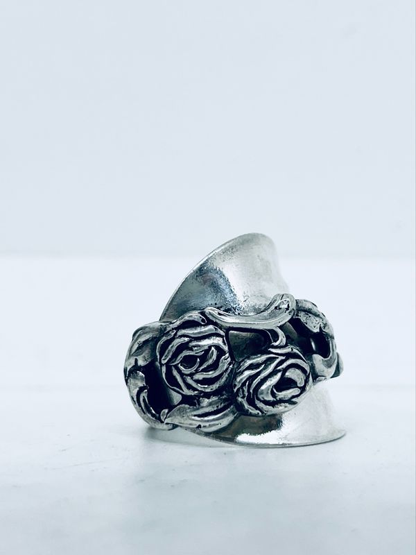 Anello INTERO “ROSE TRAFORATE”  antica posata