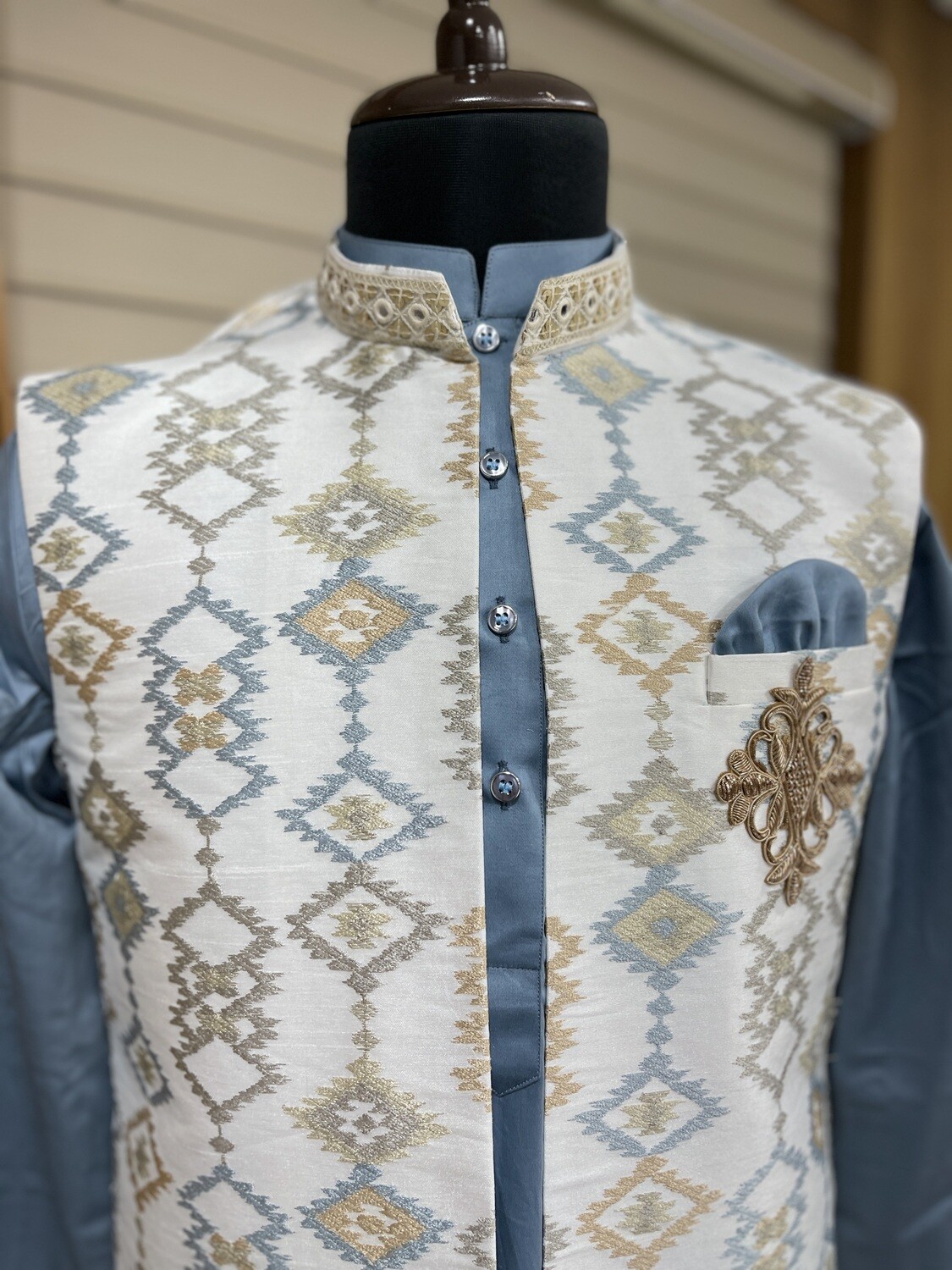 White &amp; Grey Diamond Print