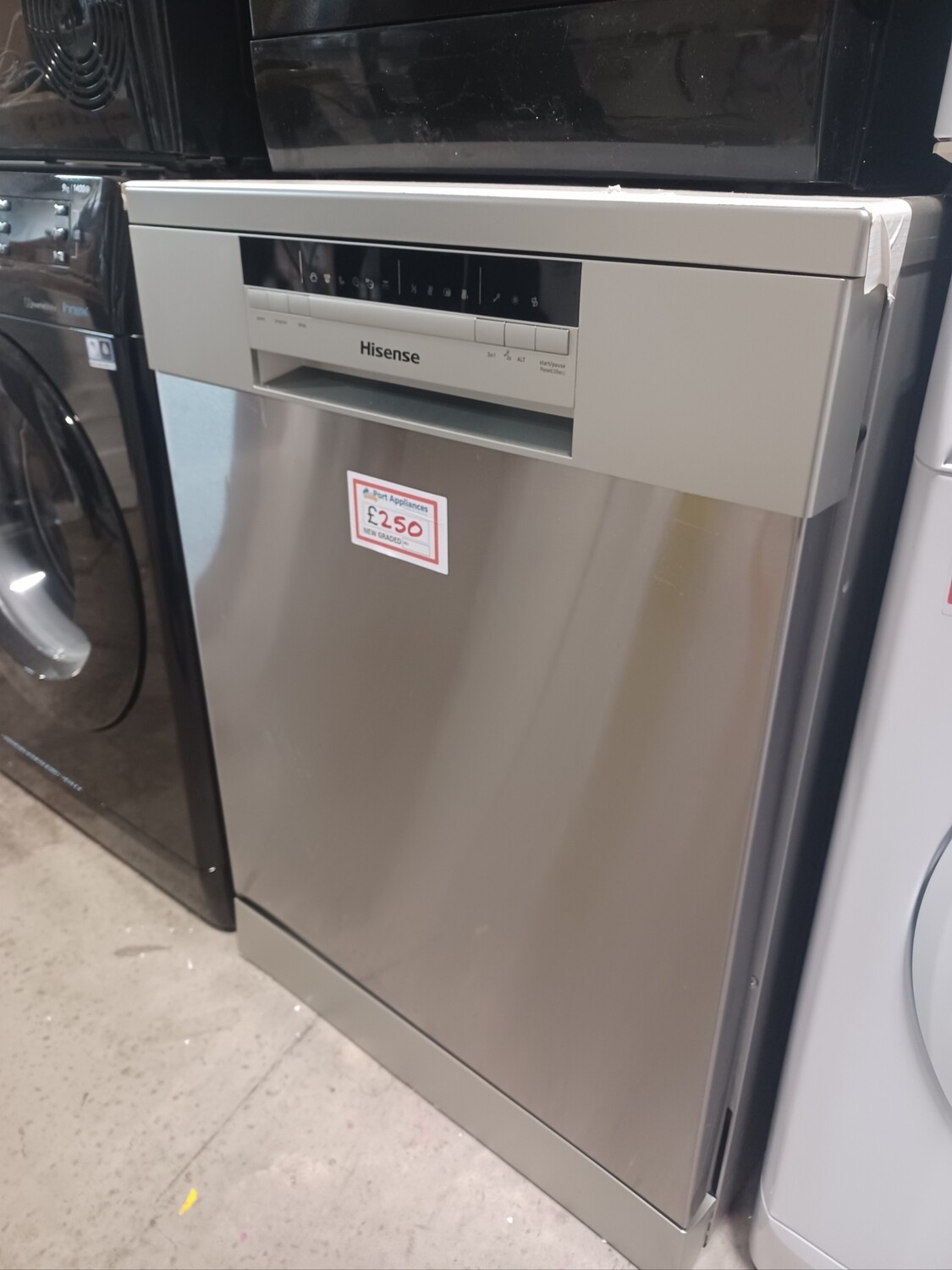 Hisense HS60240XUK 60cm Freestanding Full Size Dishwasher in Stainless Steel- New Graded + 12 Months Guarantee. This item is located in our Whitby Road Shop 