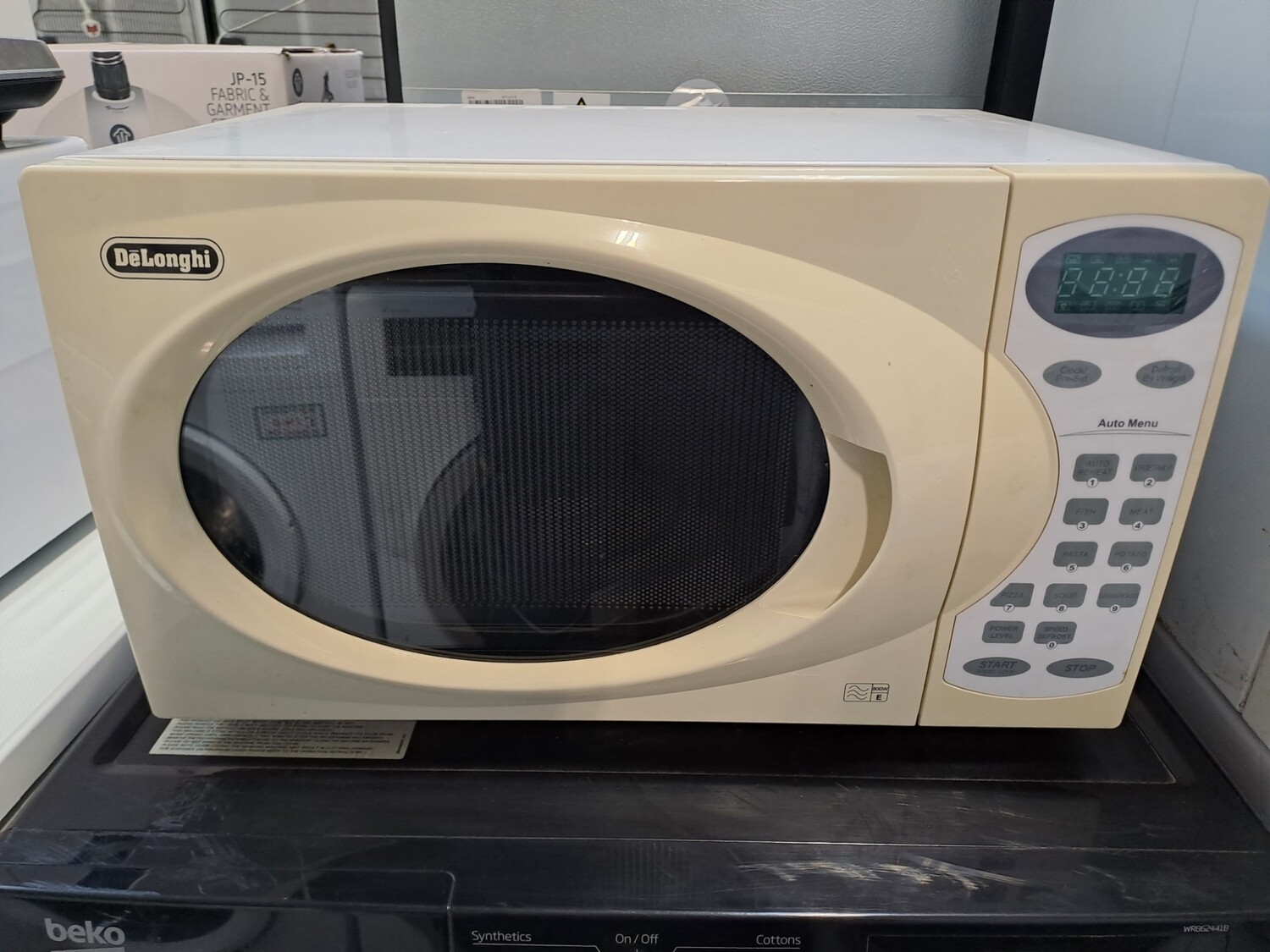 DeLonghi EM821AAN-X2  Microwave Oven 800watt 21Litre - White - Used - 3 Month Guarantee