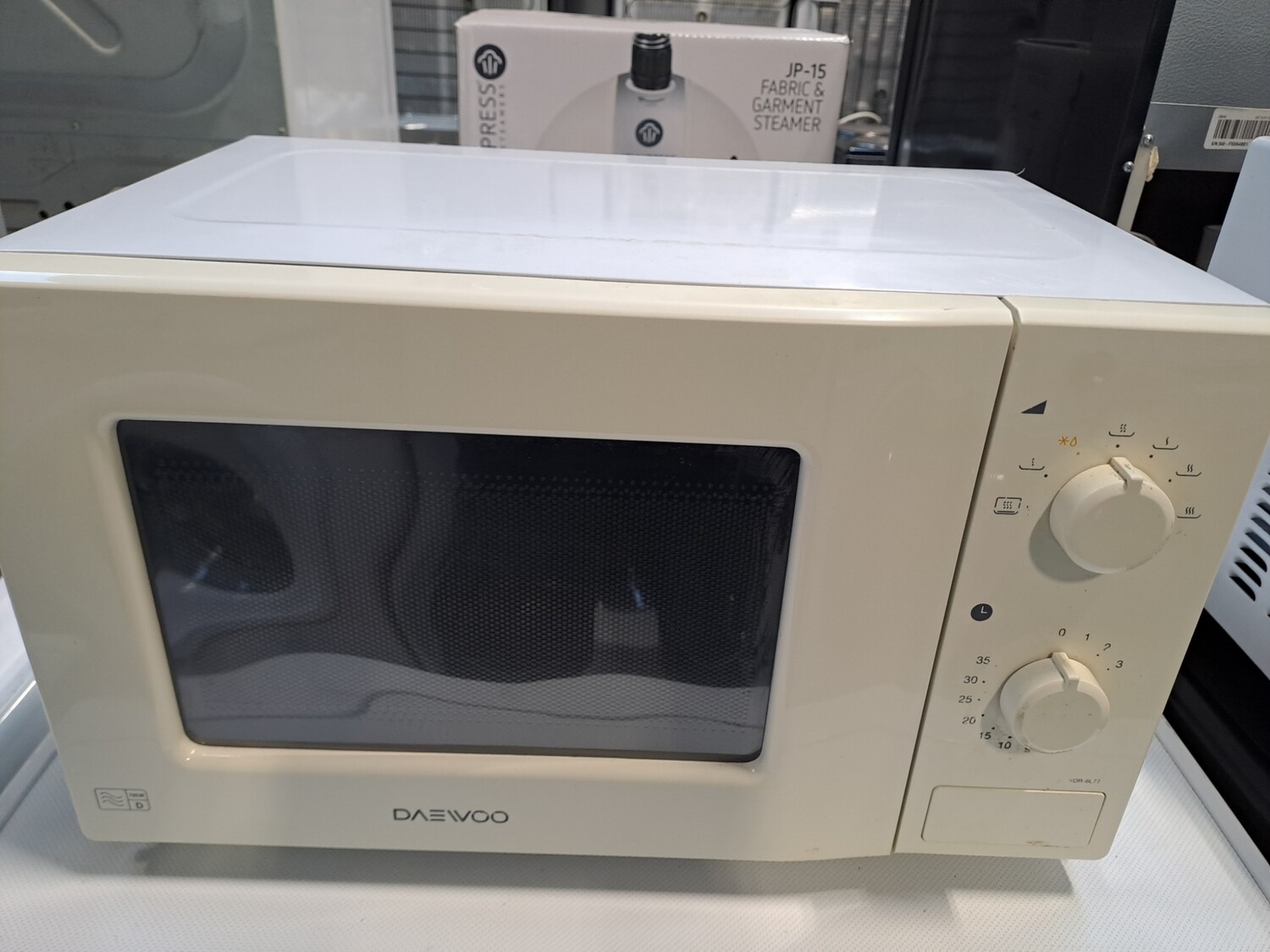Daewoo KOR-6L77 Microwave Oven 700watt 20Litre - White - Used - 3 Month Guarantee