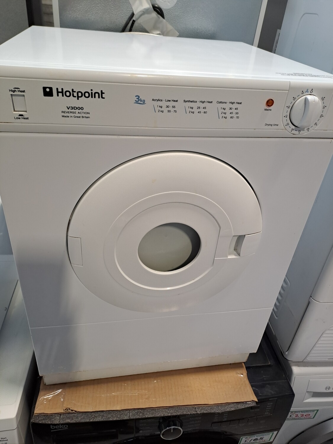 Hotpoint V3D00 3KG Front Vented Dryer White Refurbished H67cm
W49cm
D48cm 6 Months Guarantee