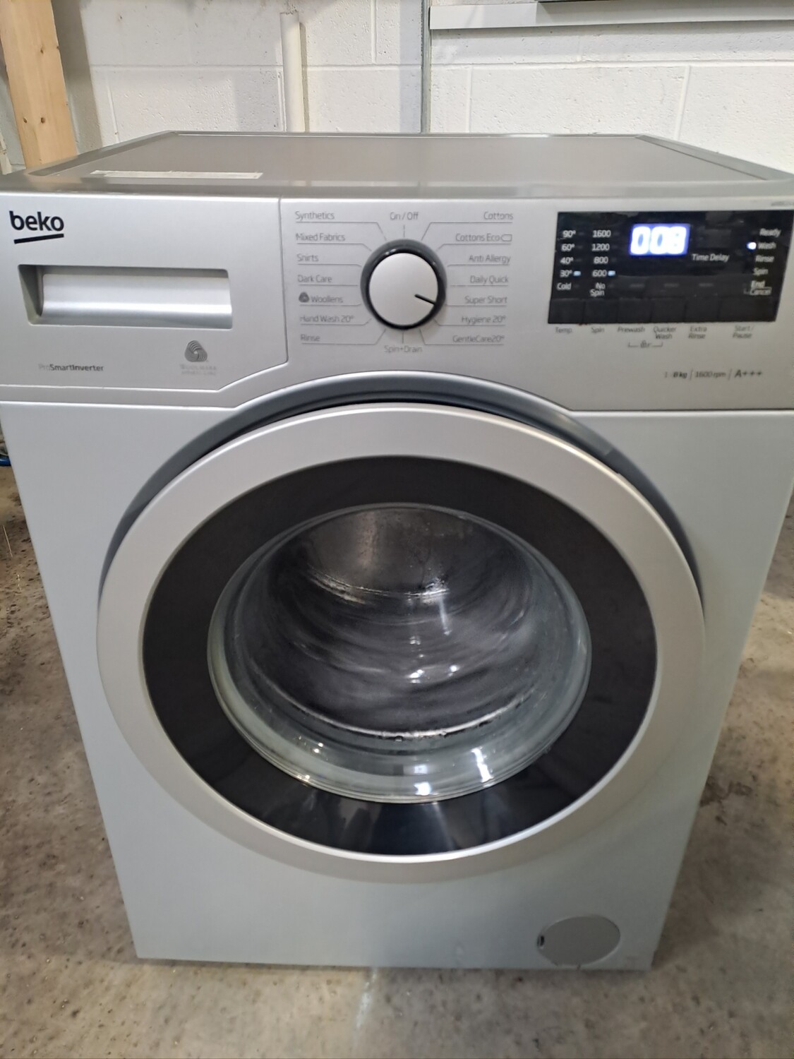 Beko WR862441S 8kg Load 1600 Spin Washing Machine - Silver - Refurbished - 6 Month Guarantee. This item is located in our Whitby Road Shop