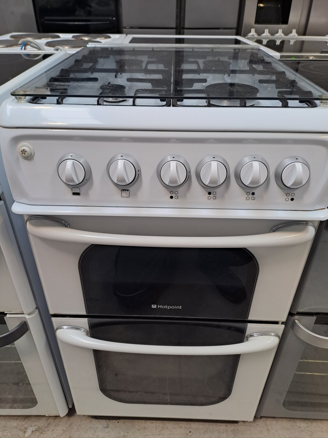 Hotpoint 52TGW 50cm Gas Cooker with Glass Lid White - Refurbished