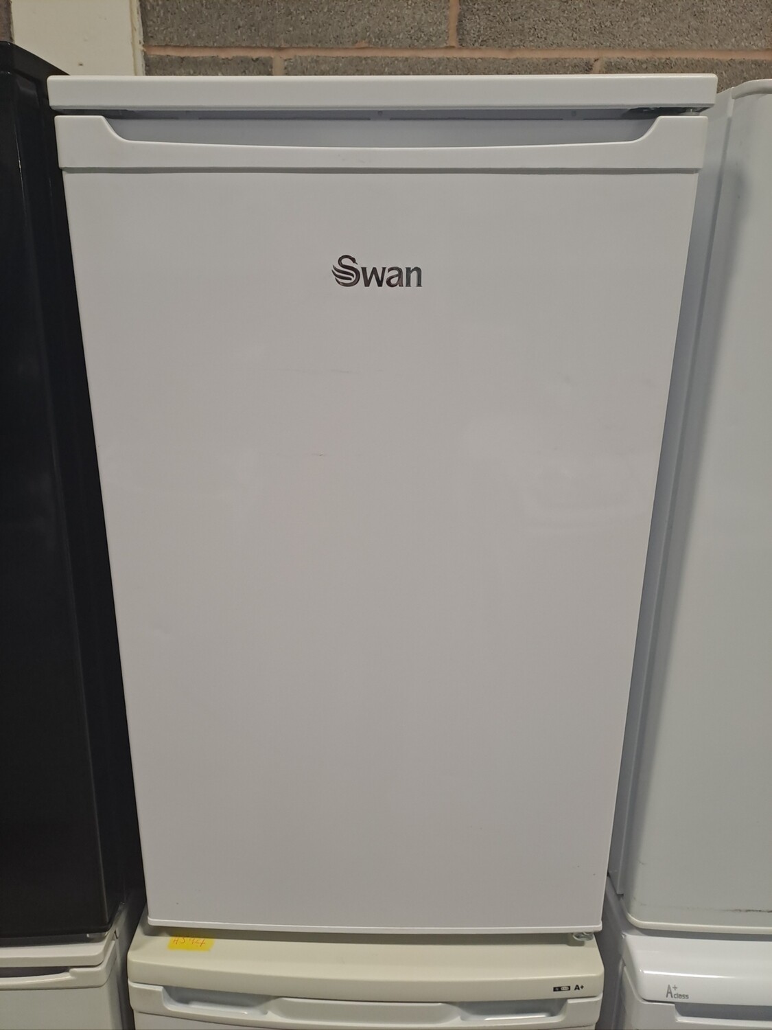 Swan SR15830W Under Counter Freezer White H85 x W49 New Graded 12 Month Guarantee