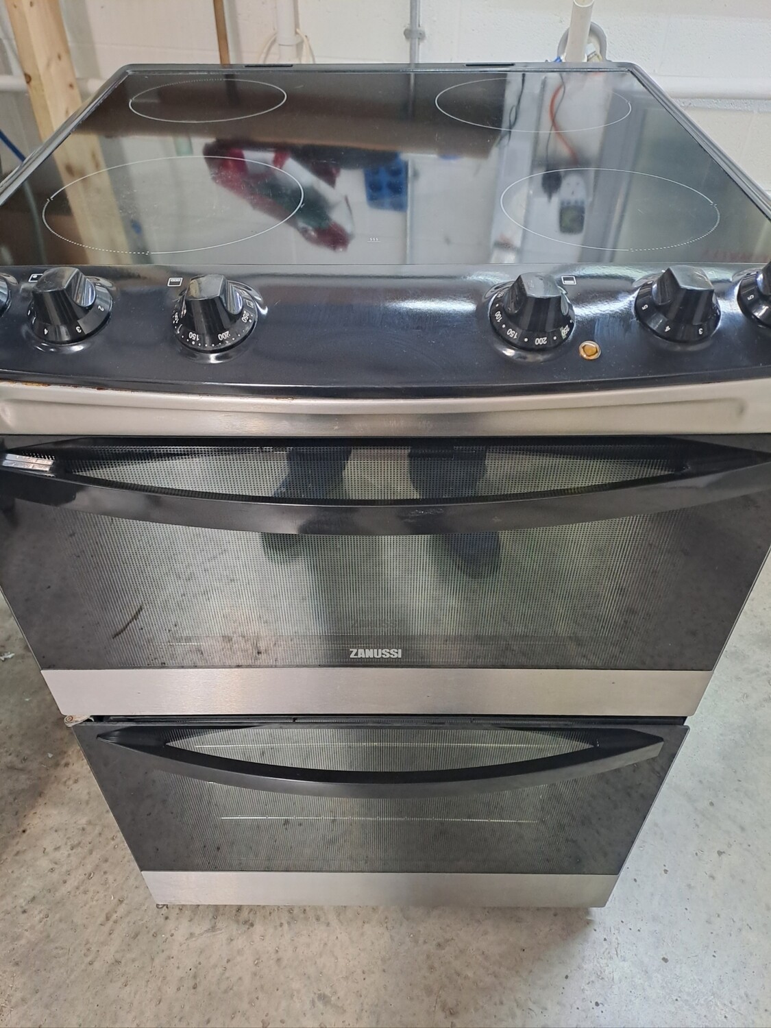 Zanussi ZCV66030XA 60cm Electric cooker Twin Cavity Double Oven Ceramic Hob - Black - Refurbished + 6 month guarantee. This item is located in our Whitby Road Shop