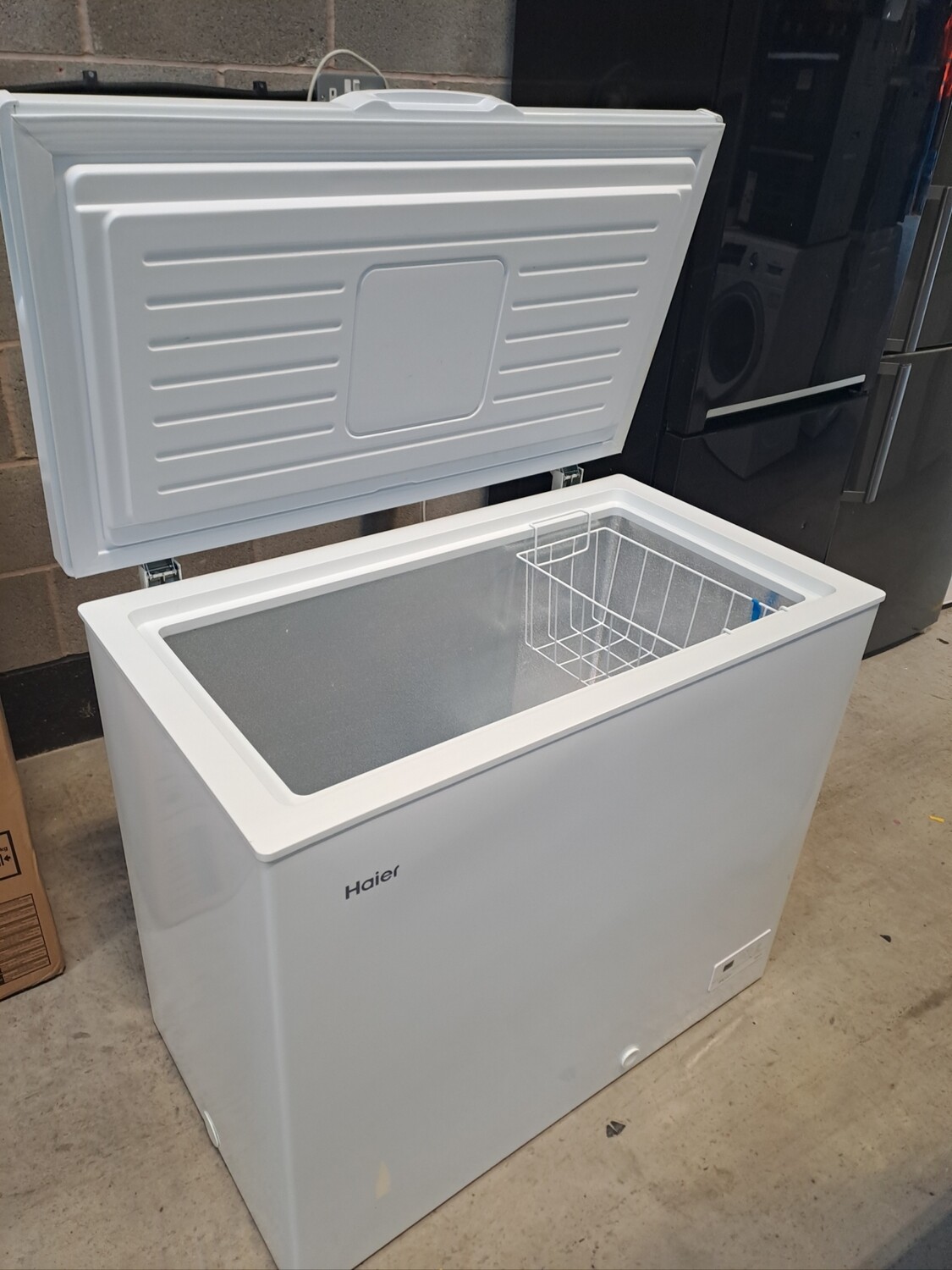 Haier HCE203F Chest Freezer H84.5 D55 W94cm Refurbished Months Guarantee 