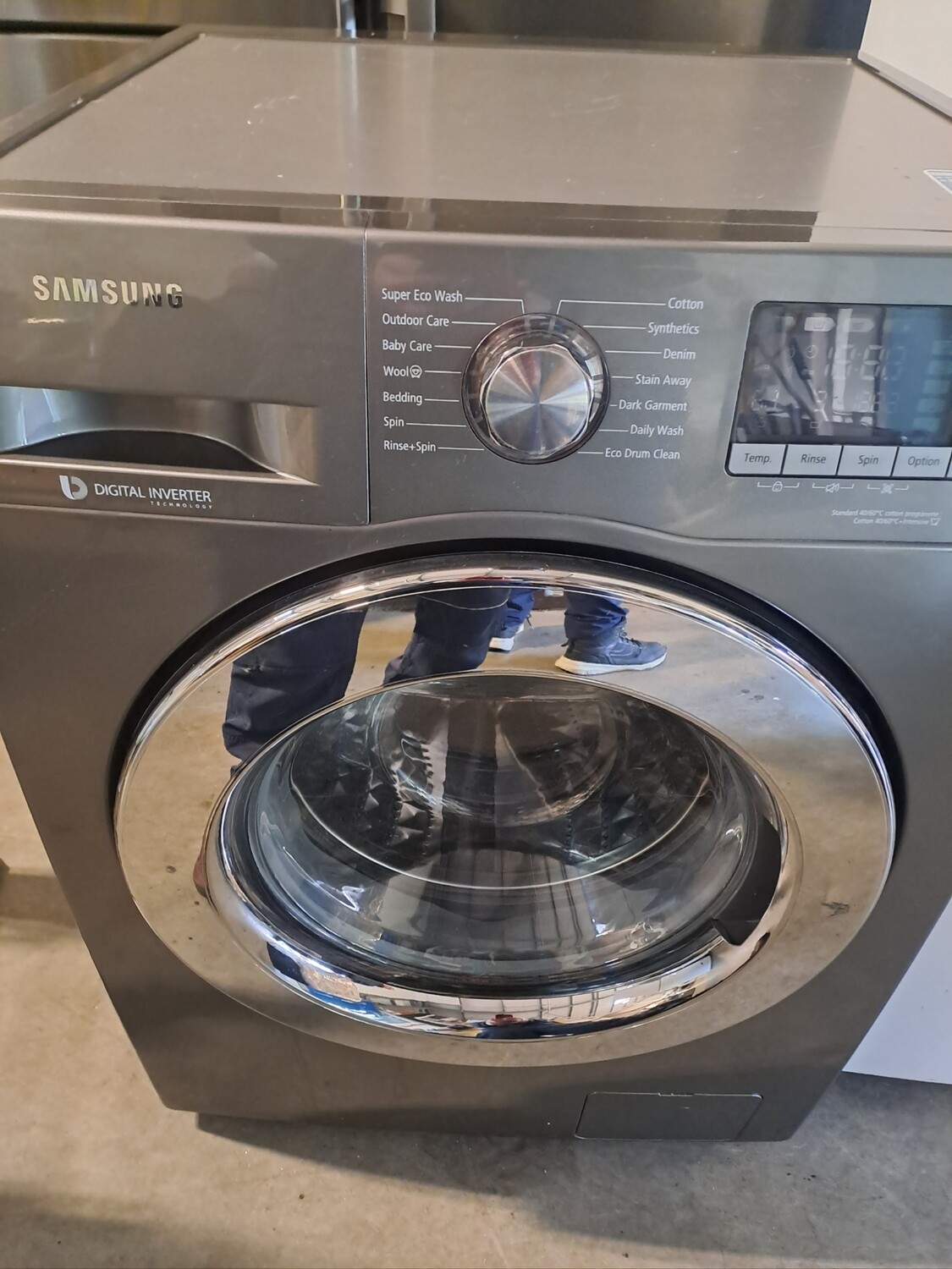 Samsung WF90F5E5U4X/EU 9kg Load, 1400 Spin Washing Machine - Graphite Grey - Refurbished - 6 Month Guarantee. This item is located in our Whitby Road Shop 