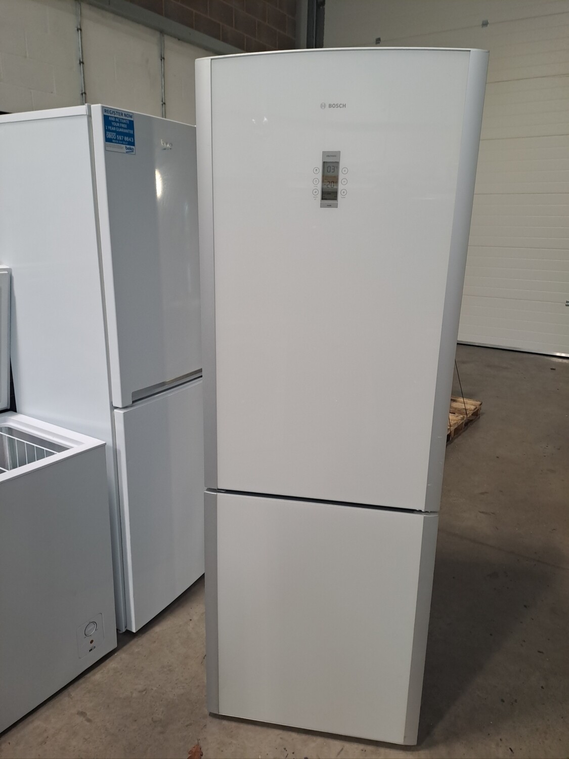 Bosch KGH36S20GB Fridge Freezer White H187 x W66 x D66 Refurbished 6 Month Guarantee. This item is located in our Whitby Road Shop 
