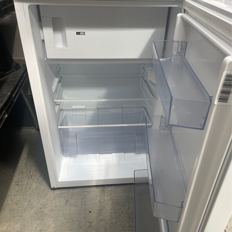 Swan CUL55S20 Under Counter Fridge 55cm Silver New Grade A. Located In