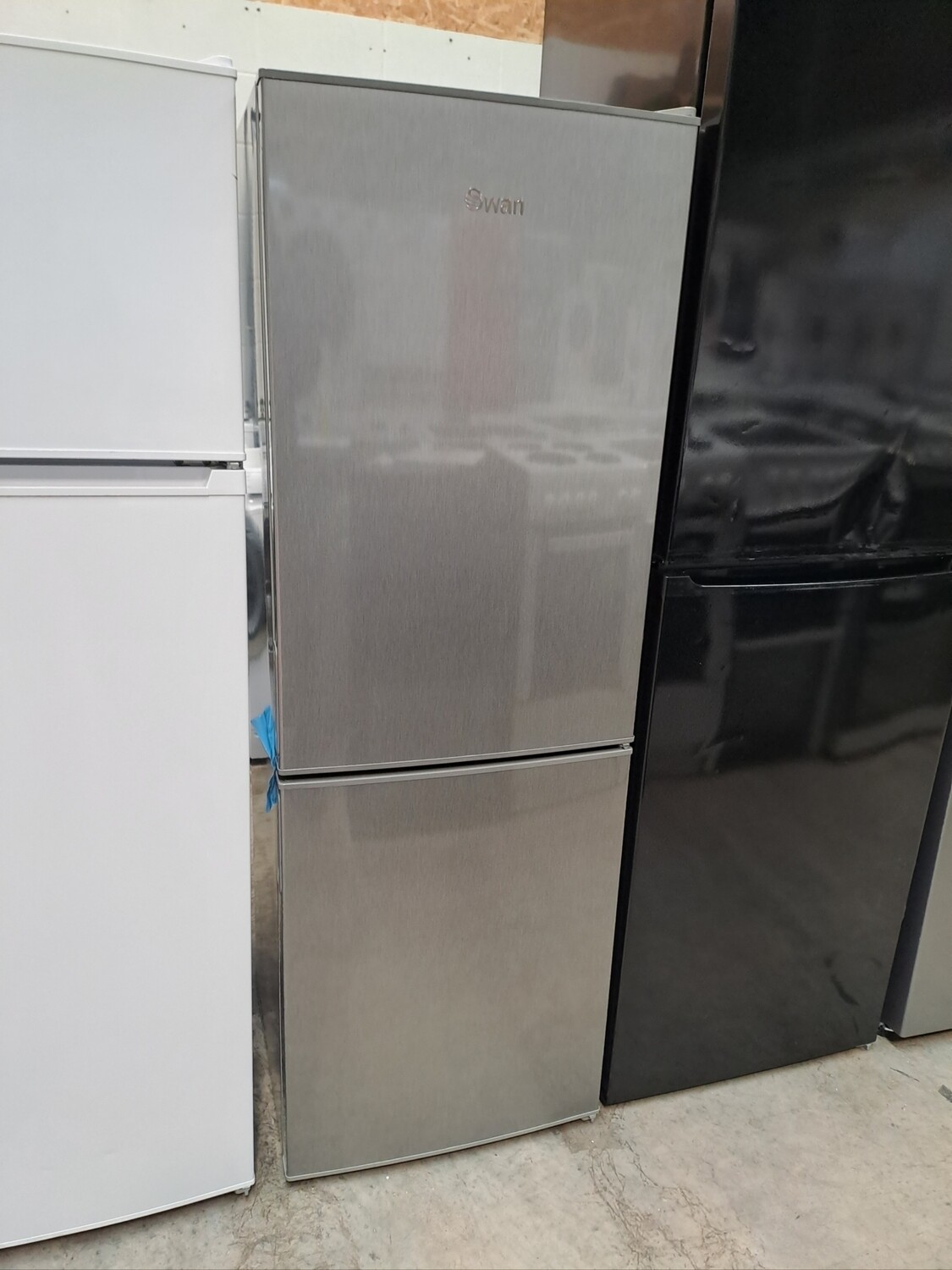 Swan SR15880S Fridge Freezer Silver H145 x W50 X D57 Brand New (located in Whitby Road shop)