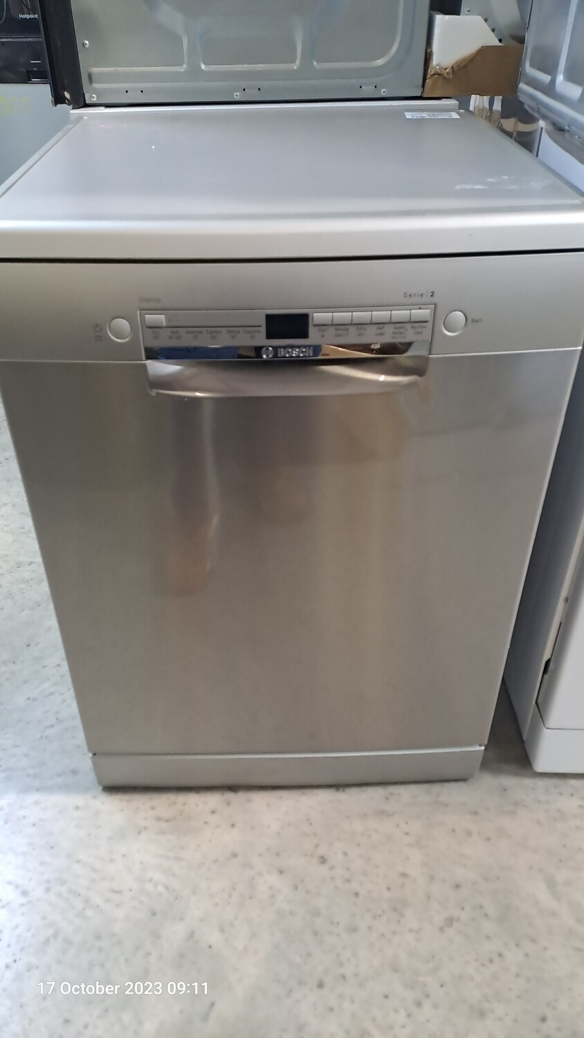 Bosch Serie 2 SMS2HVI66G/45 60cm Freestanding Full Size Dishwasher in Silver Stainless New Graded / 2 v.small dents on front see pics,This item is located in our Whitby Road shop