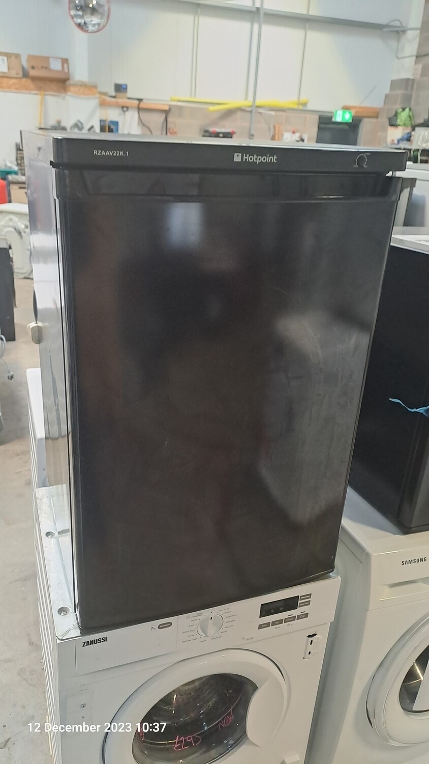 Hotpoint RZAAV22K.1 Undercounter Freezer H84 W55 D60 Black