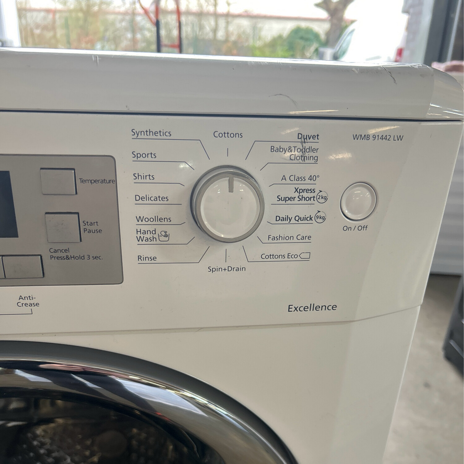 Beko WMB91233LW 9kg Load 1400 Spin Washing Machine White