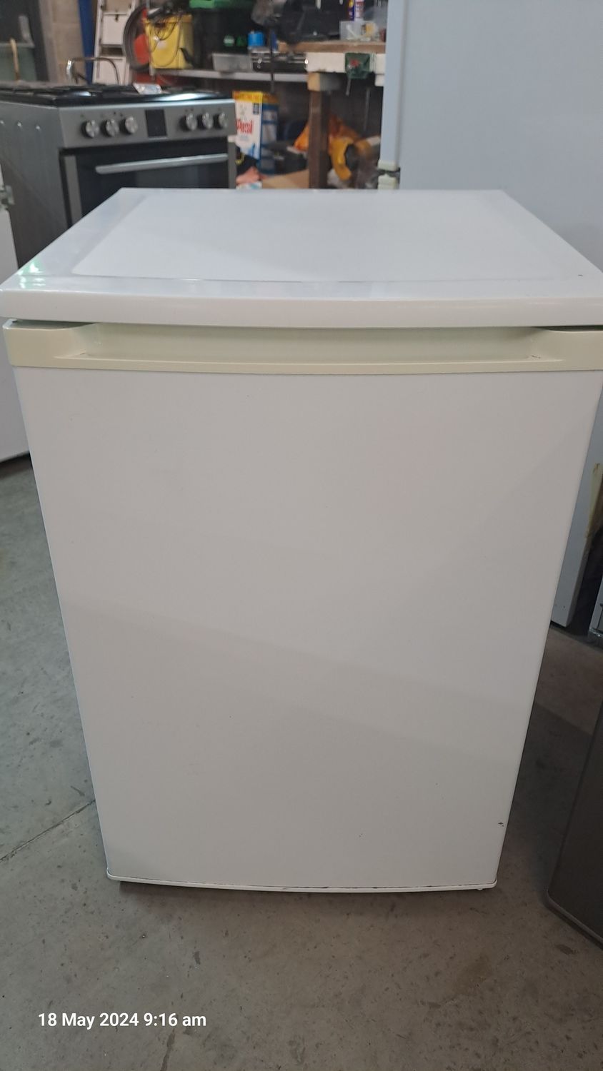 Essentials CUR55W12 Undercounter Fridge with Ice Box H84cm W55cm D54cm White Refurbished