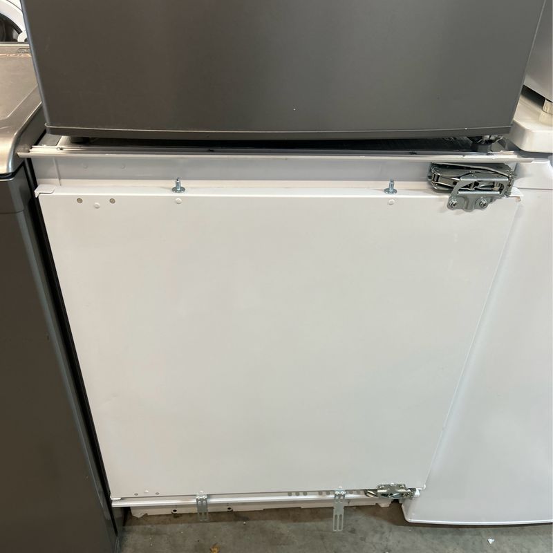 Hotpoint HBUL011.UK Built-Under Larder Fridge Built-In/Integrated