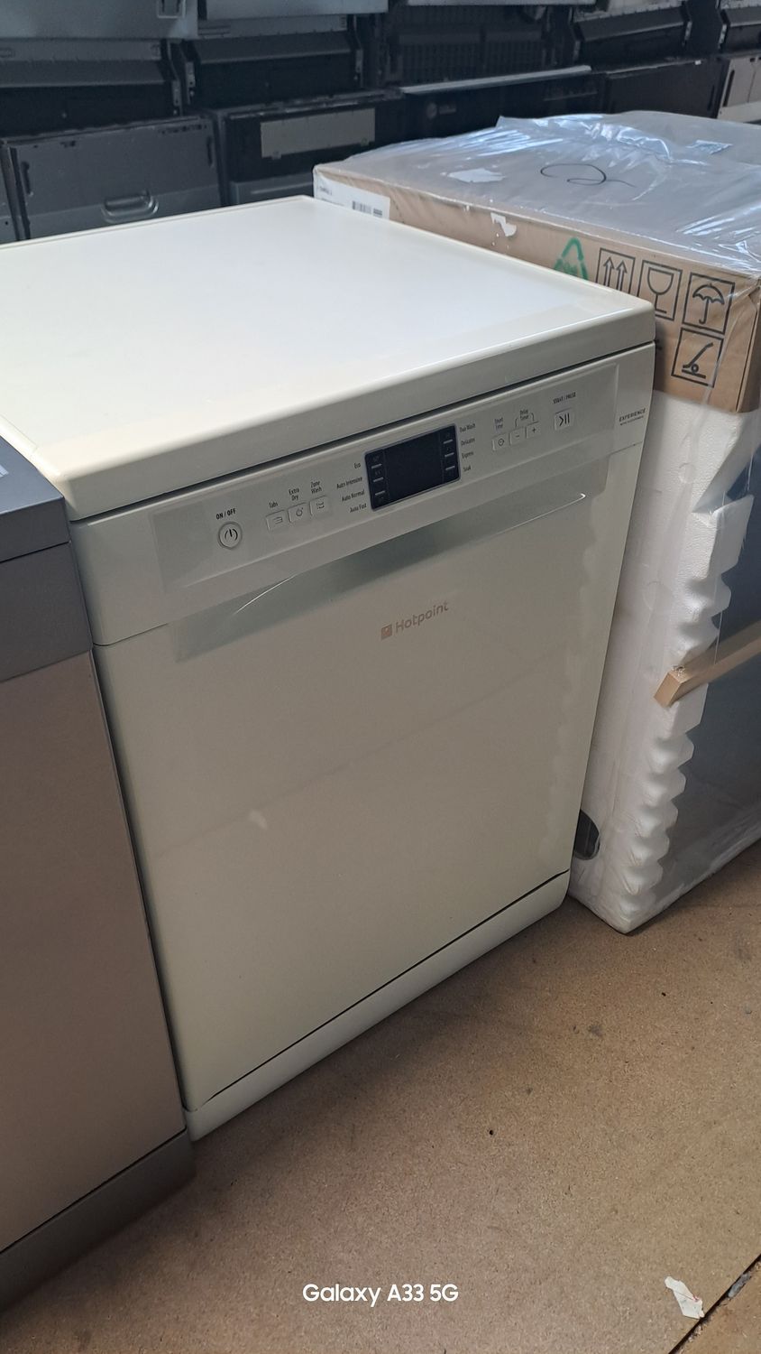 Hotpoint FDFET33121V Freestanding Dishwasher Full Size 60cm Cream Refurbished