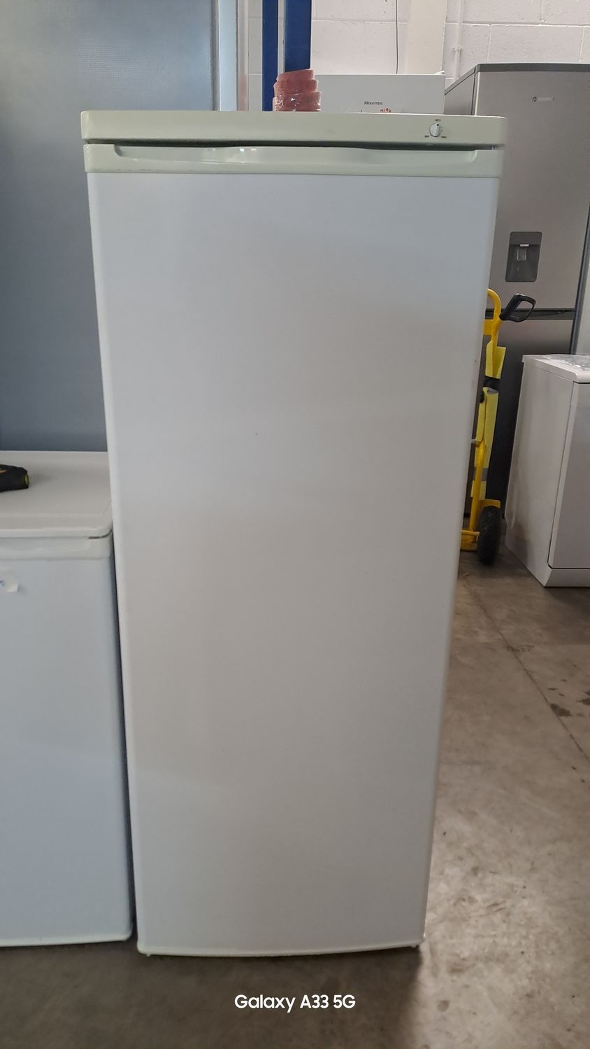 Essentials CTF55W15 182 Litre Tall Freezer H143 W55 D55  White Refurbished 