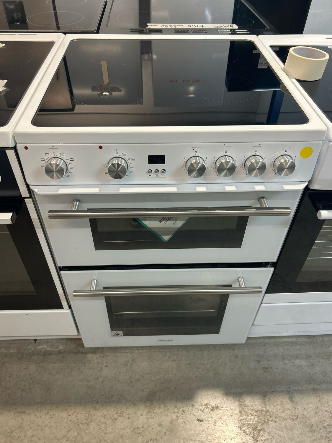 Hisense HDE3211BWUJ 60cm Electric Cooker Double Oven White