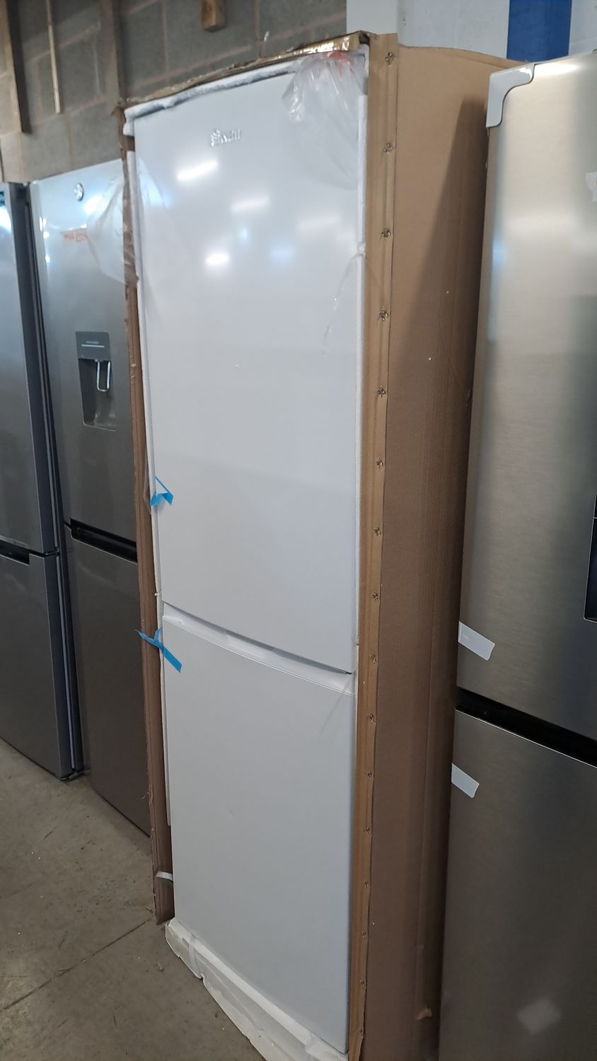 Swan SR156120 Fridge Freezer H182cm W55cm D55cm White New Graded