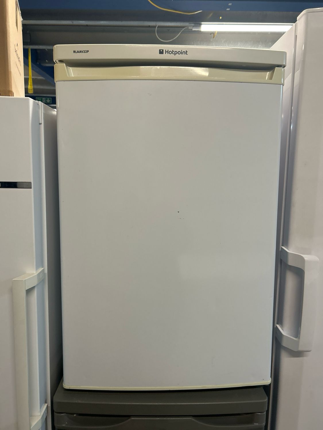 Hotpoint 55cm Under counter Fridge White