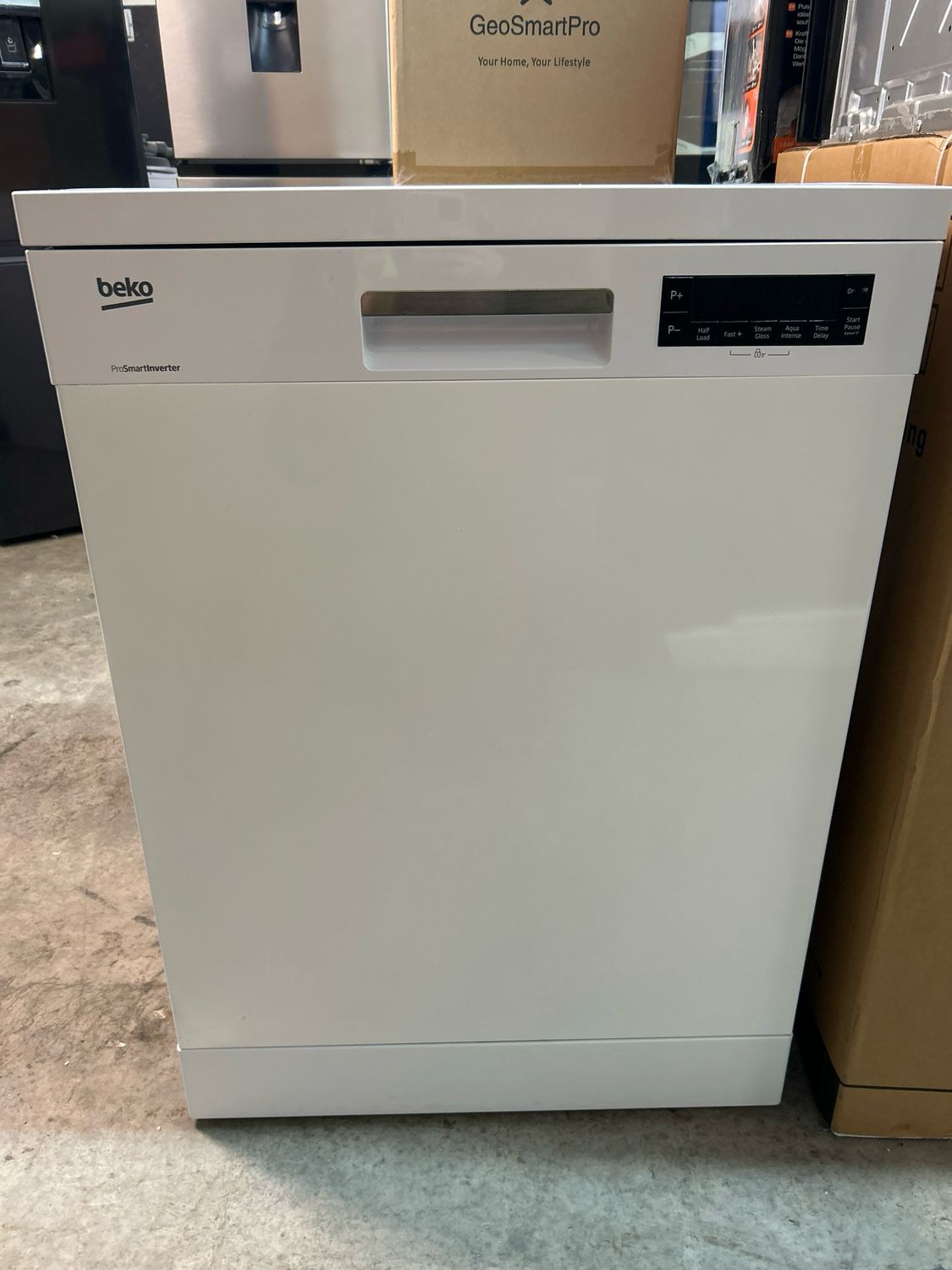 Beko DFN28R22W 60cm Freestanding Full Size Dishwasher White