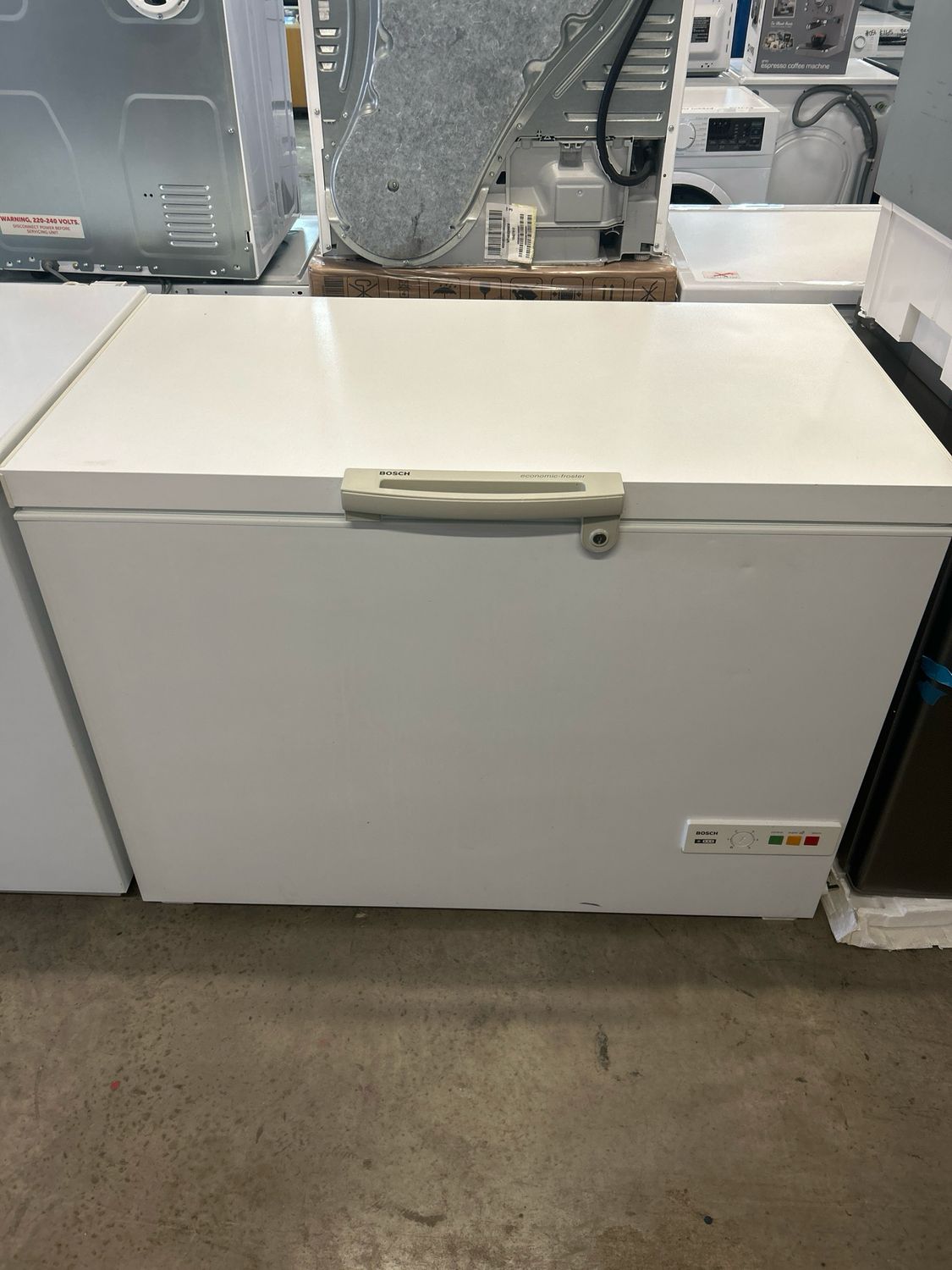 Bosch 300L Chest Freezer - White W113cm D65cm H85cm