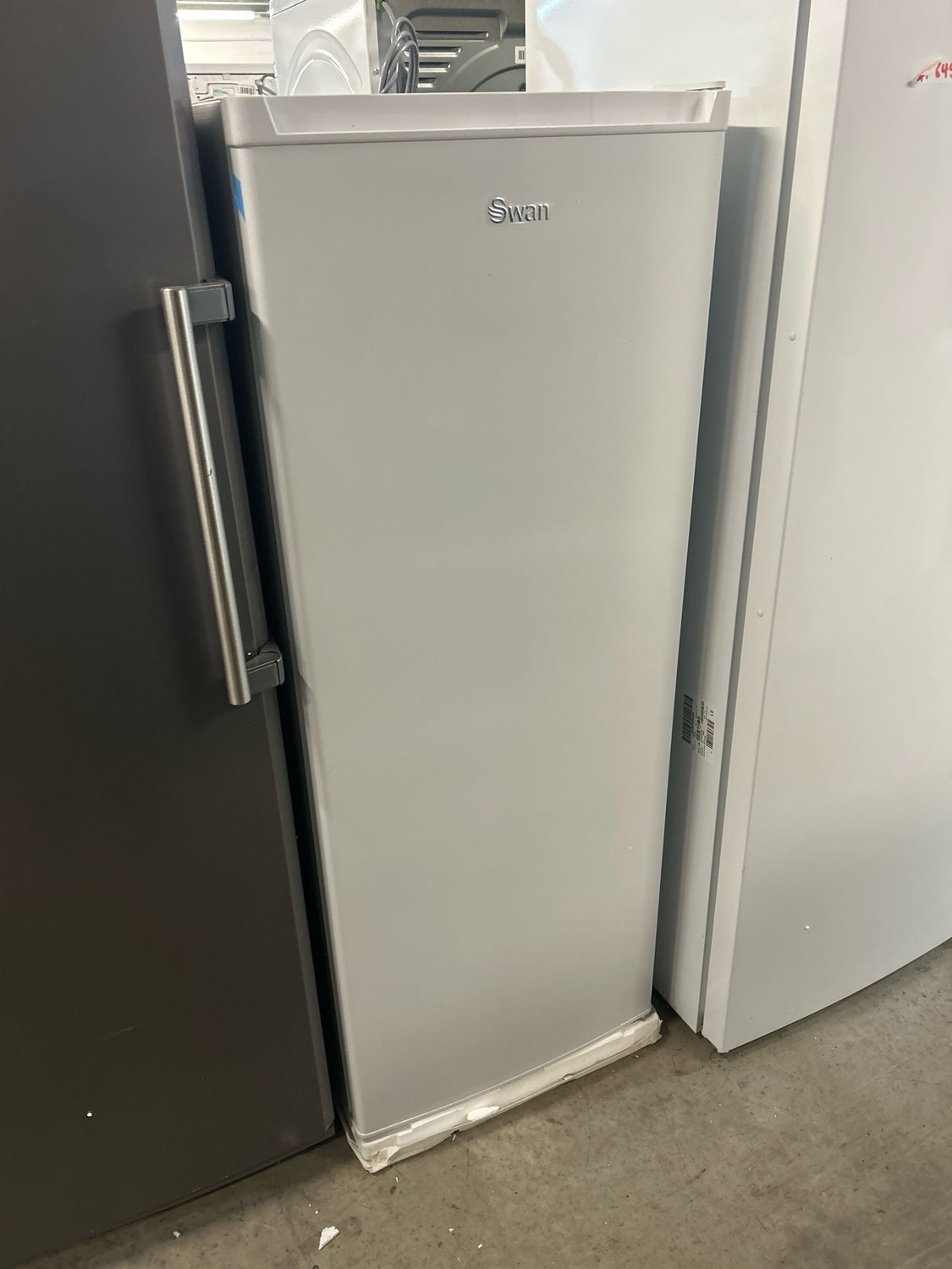 Swan Tall Freezer SR15671W - H143cm W54cm D55cm