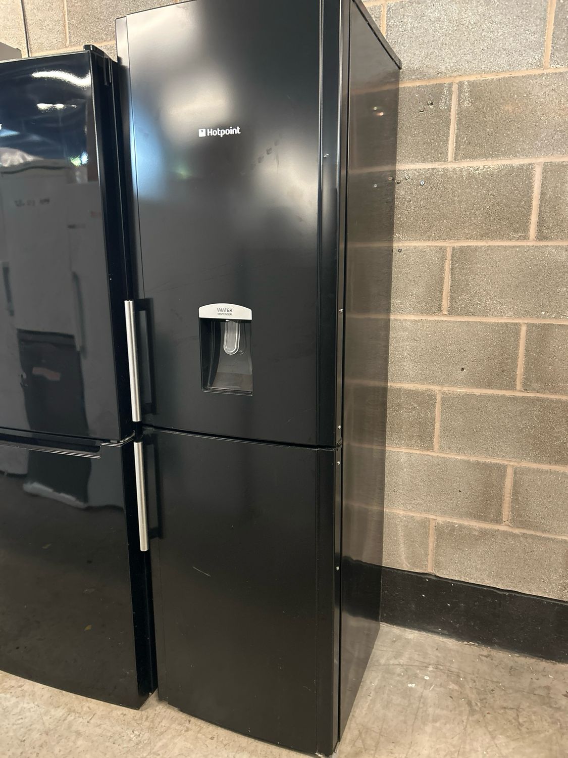 Hotpoint Fridge Freezer H185cm W55cm Black