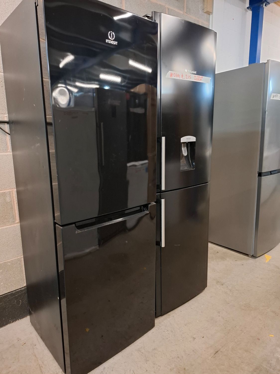 Indesit Frost Free Fridge Freezer 178x60cm Black Refurbished 