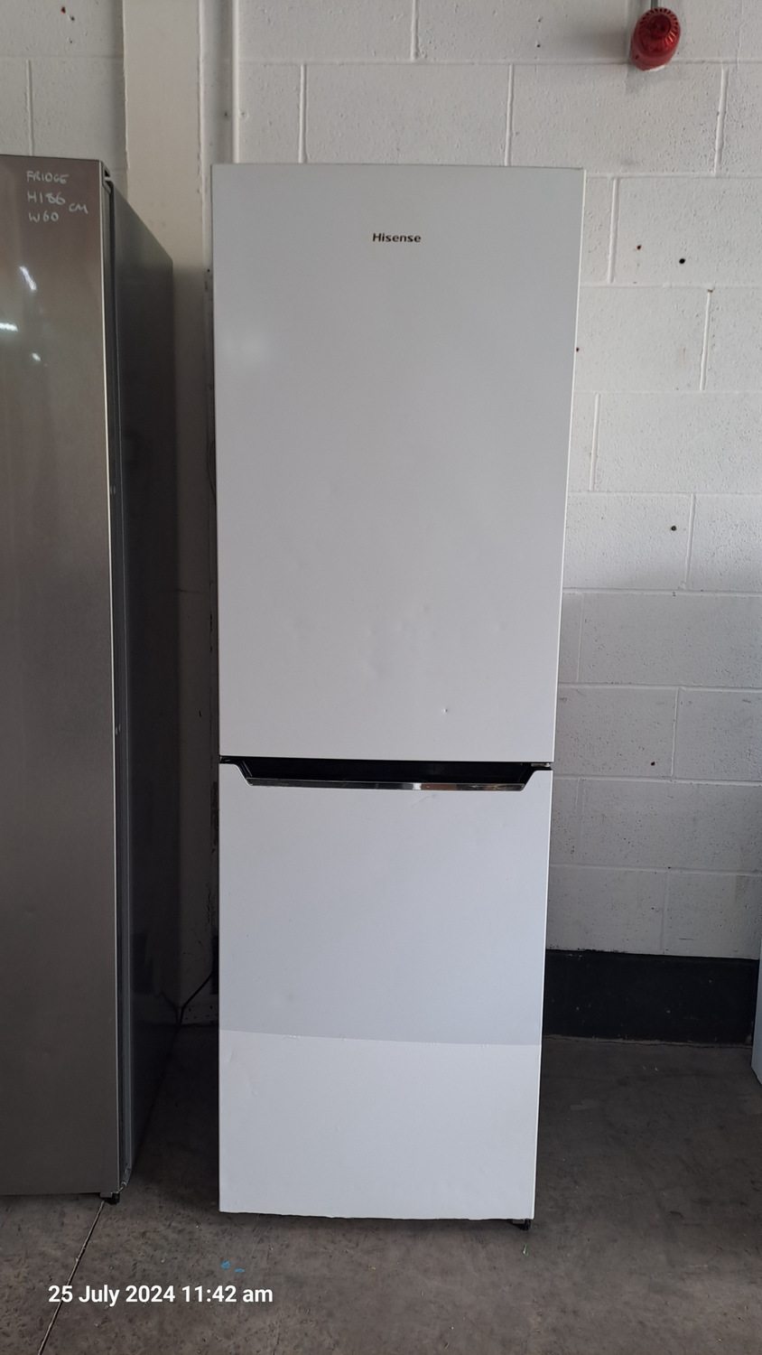 Hisense Frost Free Fridge Freezer H185 x W60 x D66 Grey